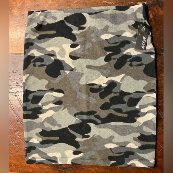 CAMO SKIRT - Picture 1 of 4